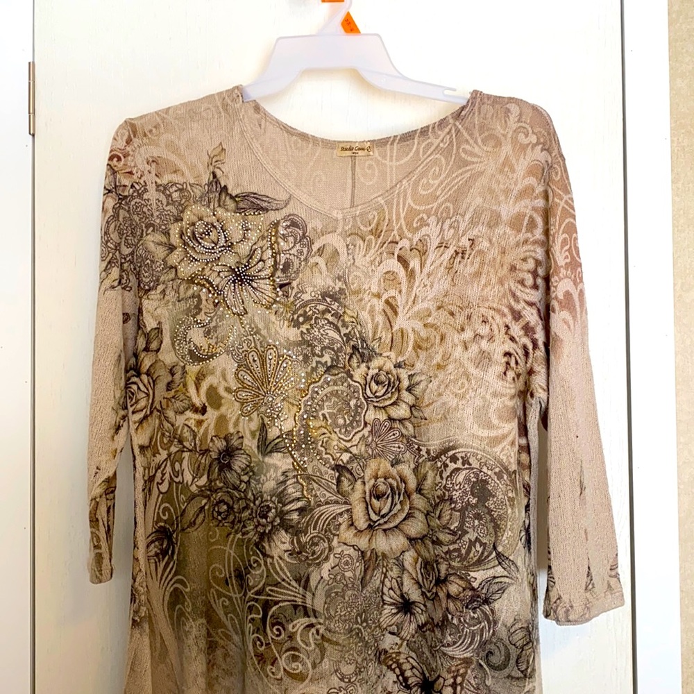 A beautiful artistic shirt ready to be worn and seen # vintageisthenew